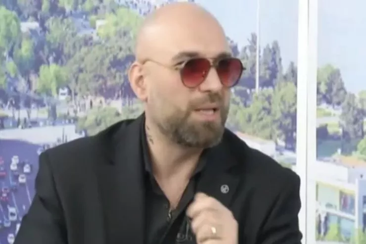 "Pul qazanmaq xatirinə oxuyanları sənətkar saymıram":  Müğənni El Şahin -  VİDEO 