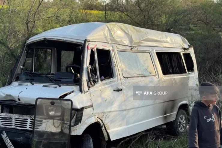 Sabirabadda məktəbliləri daşıyan  avtobus aşdı -  VİDEO 