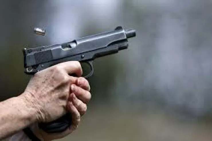 11 yaşlı oğlunu aeroportun tualetində   öldürdü: atası üçün esse  yazmışdı