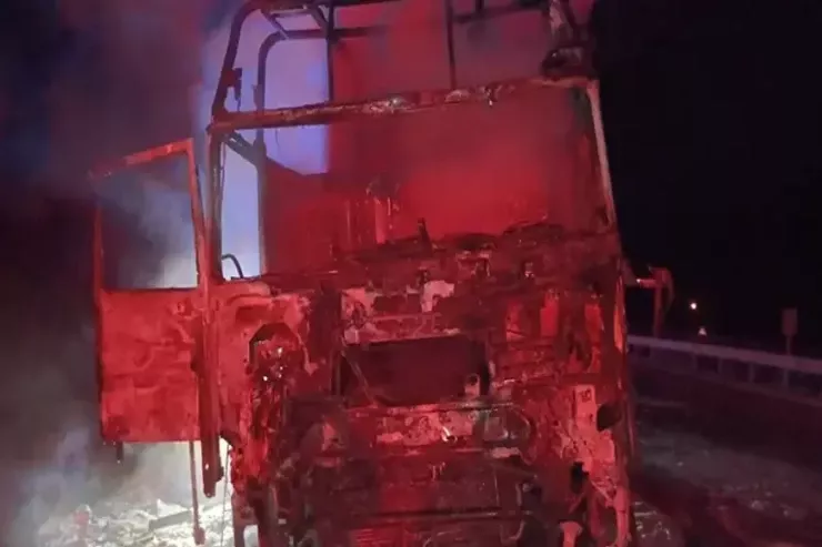 Azərbaycanlı sürücünün TIR-ı yanıb kül oldu 