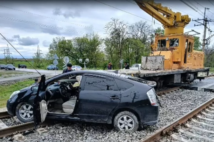 Qatar iki avtomobili vurdu - Bir gündə 2 QƏZA 