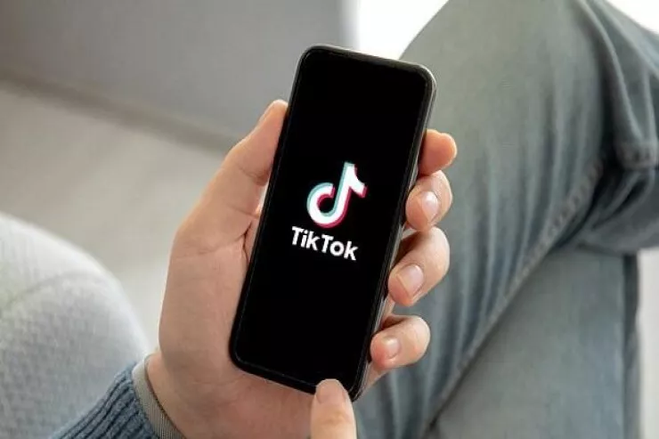Canlı yayımda qadınları söyən  "tiktoker" CƏRİMƏLƏNDİ