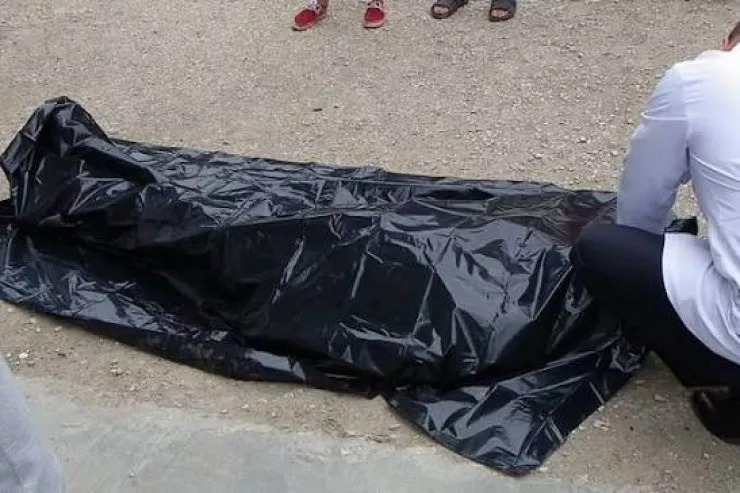 74 yaşlı kişi küçədə ölü tapıldı 
