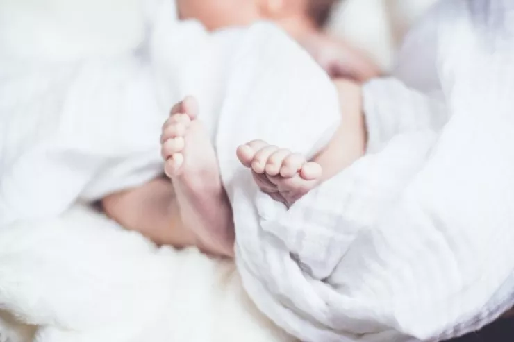 18 yaşlı ana 3 aylıq körpəsini öldürdü 