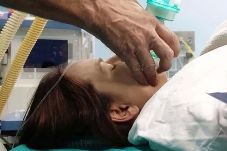 Ucarda 3 uşaq anası zəhərlənib öldü 