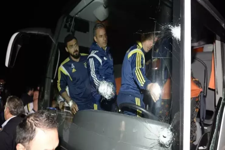 11 il əvvəl  “Fənərbaxça”nın avtobusuna hücum  edən 5 nəfər TUTULDU
