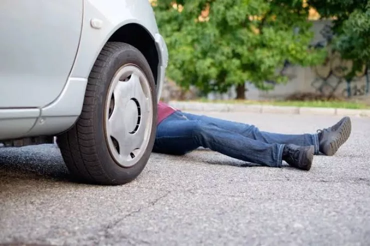 Gəncədə avtomobil piyadanı vuraraq öldürdü 