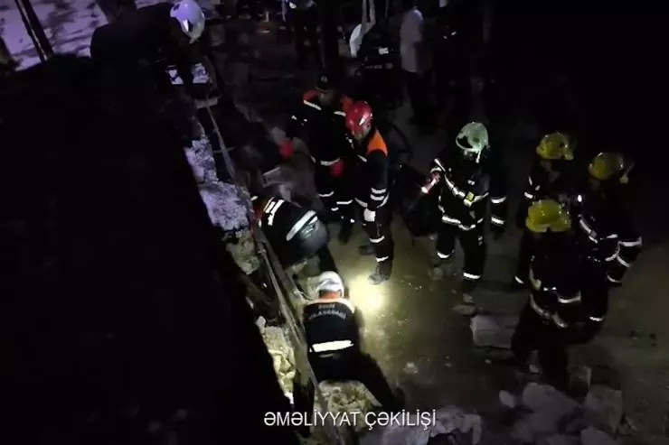 Bakıda mağazada uçqun:  qadın dağıntılar altında qaldı - VİDEO 