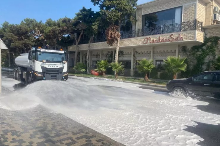 Bakının 556 küçəsi yuyuldu:  axşam da konsert var - FOTO 
