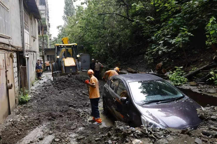 Tbilisi leysana təslim oldu:  su basmayan yer qalmadı - GÖRÜNTÜLƏR  - YENİLƏNİB 
