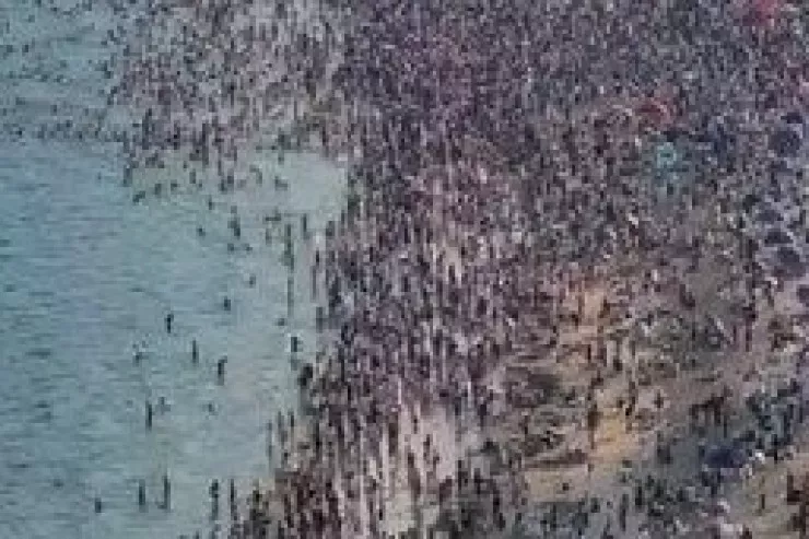 1,8 kilometrdə 200 min insan  - Dünyanın  ən izdihamlı çimərliyi  