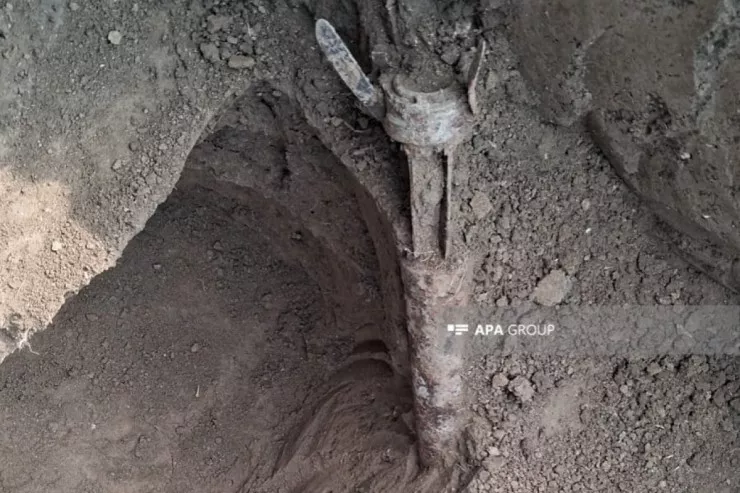 Qarağacı qəbiristanlığında dəfn zamanı  hərbi sursat TAPILDI