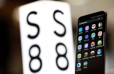 Samsung 10 il əvvəl buraxdığı telefonları yenilədi 