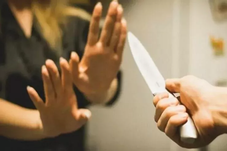 Ağdaşda AİLƏ DRAMI:  kişi arvadını və oğlunu bıçaqladı