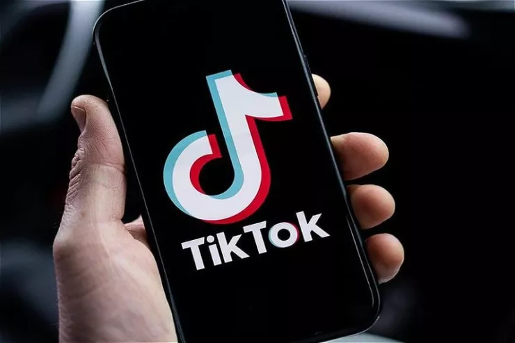 “TikTok”a video çəkən yeniyetməni “tok” vurub öldürdü 