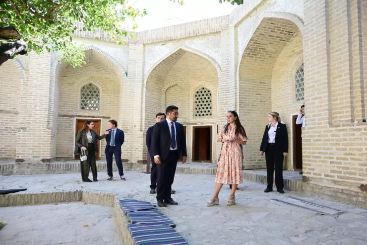 Leyla Əliyeva ilk Buxara Biennalesinin əsərləri ilə tanış oldu -FOTOLENT 