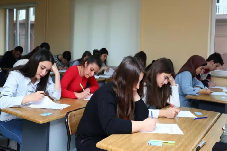 Universitetə qəbul olanların ən yaşlısının 58,  ən gəncinin 16 yaşı var 