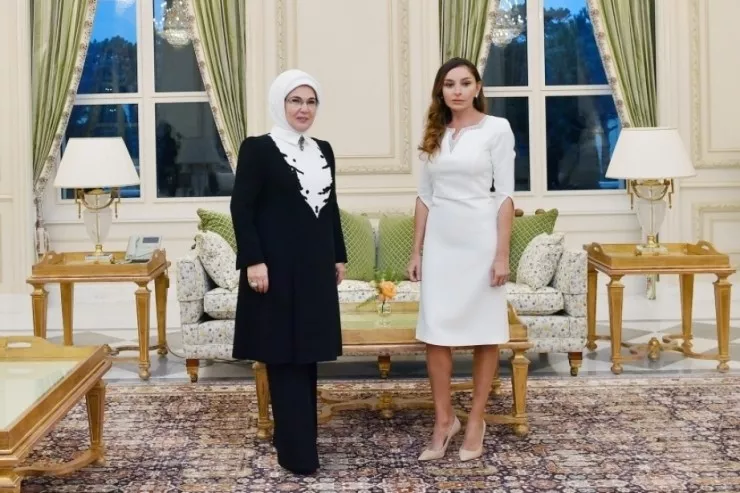 Əminə Ərdoğan Mehriban Əliyevanı təbrik etdi 
