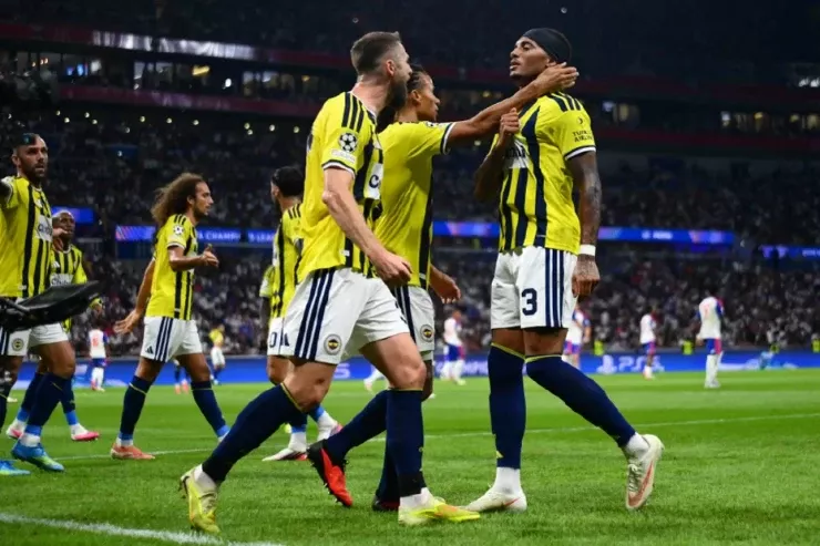 "Fənərbaxça"nın futbolçusuna hücum edildi, dava düşdü - VİDEO  