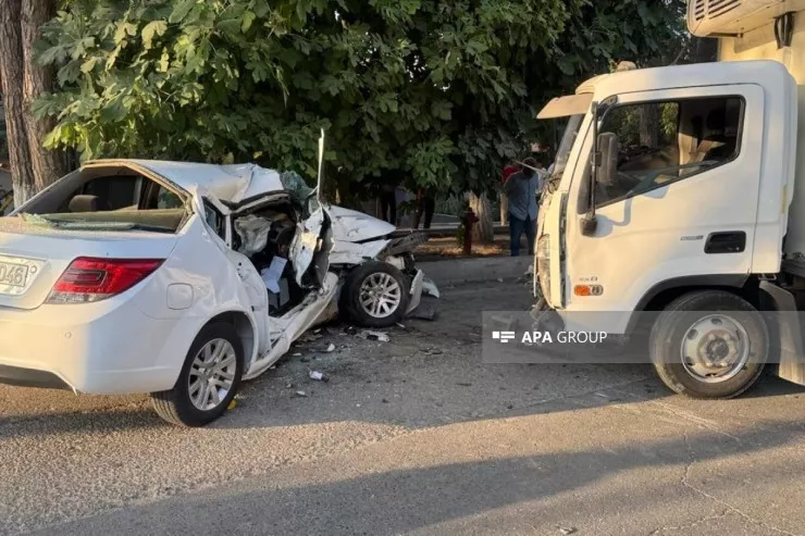 Şirvanda yük və minik  avtomobilləri toqquşdu: ölən var 