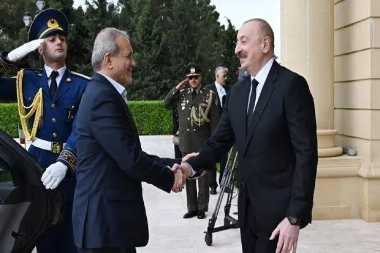 İlham Əliyev Bişkekdə Pezeşkianla görüşdü 