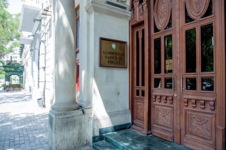 Pul ödəməyən 30-a yaxın şair-yazıçı AYB-dən çıxarıldı 