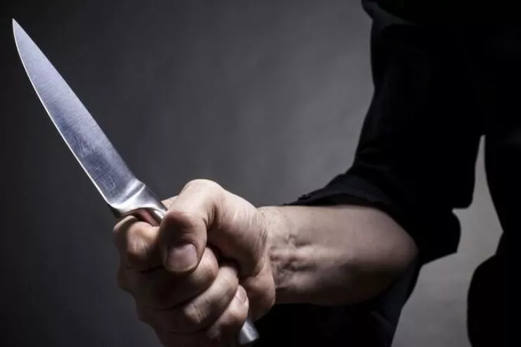 Anasını döydüyünə görə atalığını öldürdü:  yeniyetmə MƏHKƏMƏDƏ nə DANIŞDI? 