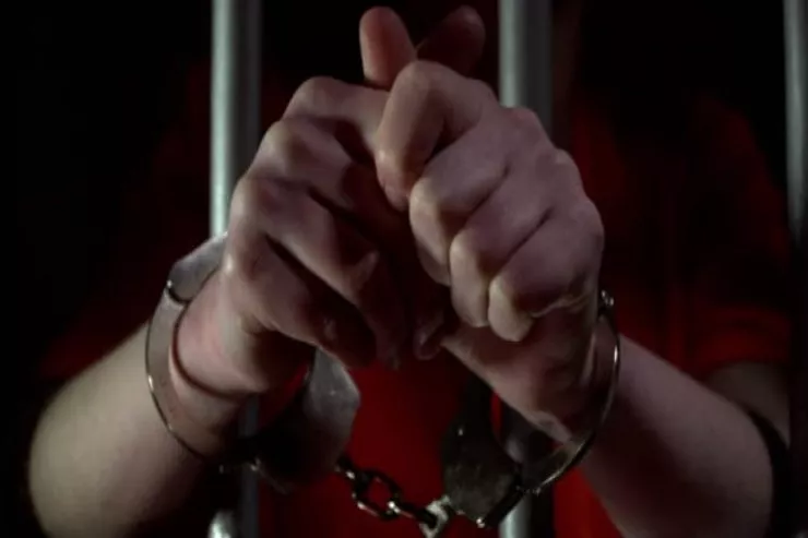 "Ərimin xəyanətinə görə Zahirlə yazışmağım təsəlli idi" - Sevgilisi ilə ərini öldürən qadının İŞİ 