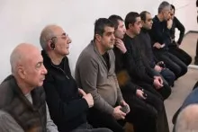 Arayikgilə HÖKM OXUNUR 