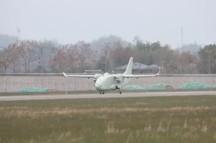 Çinin ilk yük PUA-sı uçdu - VİDEO 