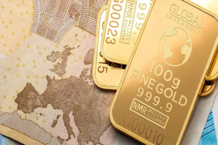 Qızıl külçələri zibil qutusuna  atdı: sahibi polisə müraciət etdi  və...