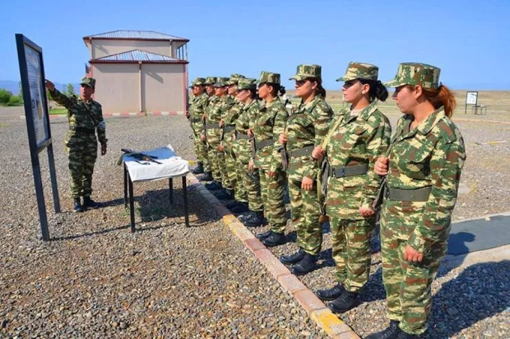 Qadınlar üçün həqiqi hərbi xidmət müddəti  azaldılır