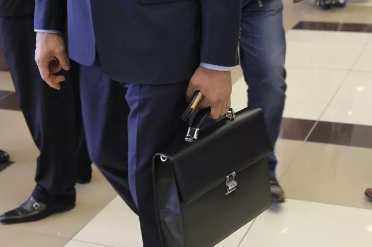 Azərbaycanlı komitə rəhbəri ölkədən qaçdı:  "Bakı həyəti" və milyardlar necə bölündü? 