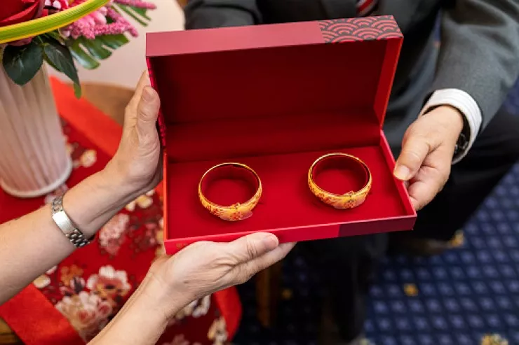 Nişan pozularsa qızıllar kimdə qalır?  - VİDEO