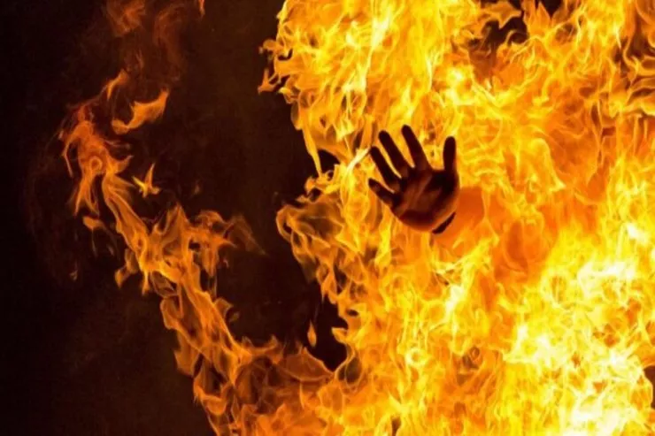 Qadın içkiyə görə ərinin dostlarını diri-diri YANDIRDI 