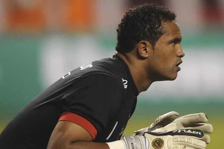 Arvadını öldürüb meyitini itlərə yedizdirən  futbolçu siyasətə başlayır 