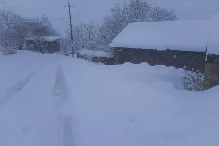 Naxçıvana 1 metrdən çox  qar yağıb