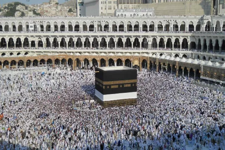 İran Ümrə və Həcc ziyarətlərini dayandırdı 