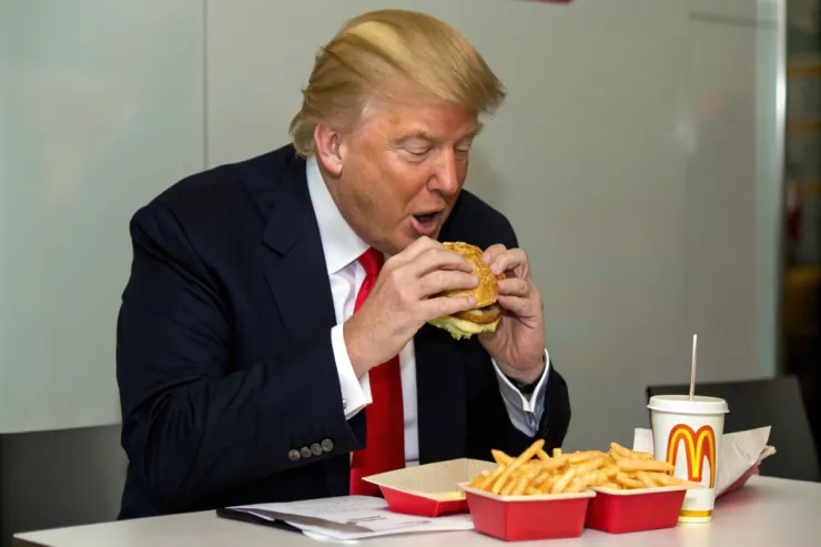 Tramp gecələr  nə yediyini  və kimə mesaj yazdığın ı AÇIQLADI