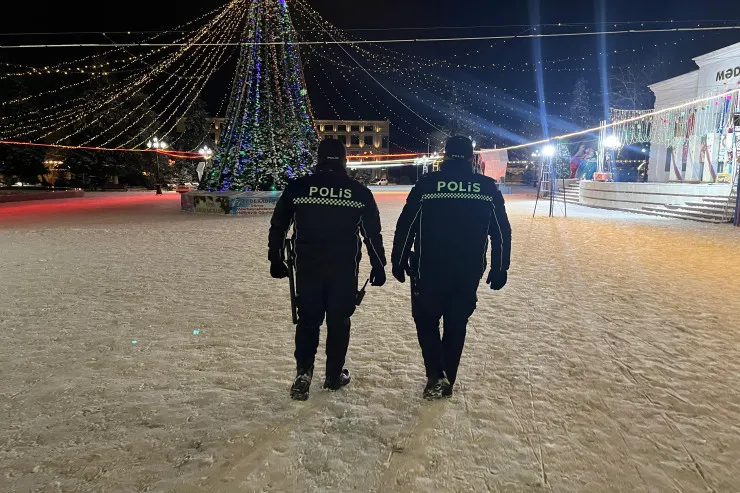 Polis əməkdaşları hava şəraiti ilə əlaqədar fasiləsiz xidmət aparır - VİDEO 