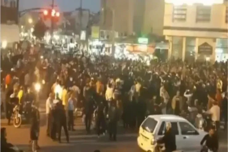 SON DƏQİQƏ:  İranda etirazçılar silahlandı -VİDEO 