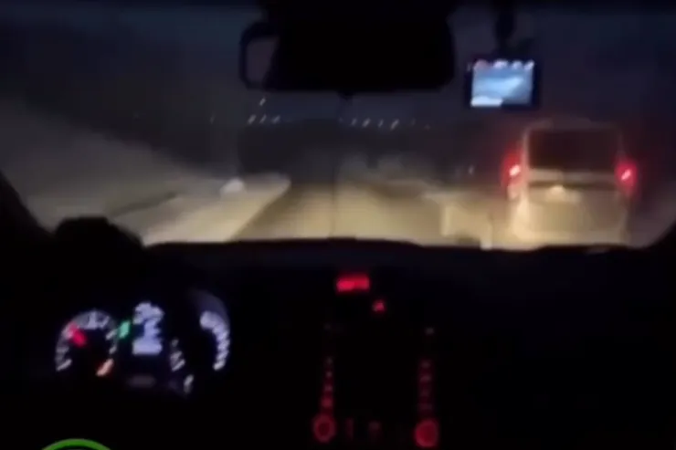 Qubada minik avtomobili aşdı: 3 nəfər yaralandı -VİDEO 