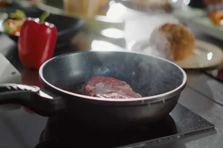 Əgər yemək tavaya  yapışırsa, bunu edin 