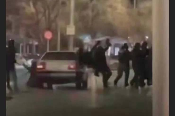 Məşhəddən ŞOK GÖRÜNTÜLƏR:  İranda etirazların 12-ci günü - VİDEO 