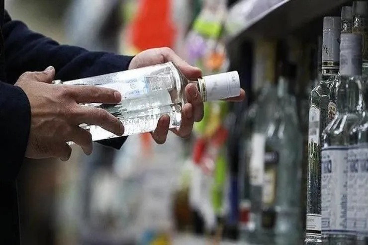 Araq almağa  pulu çatmadığı üçün əsəbiləşən kişi həbs olundu  - ŞƏMKİRDƏ