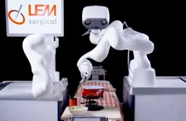 Dünyanın ilk insanabənzər cərrah robotu  təqdim edildi