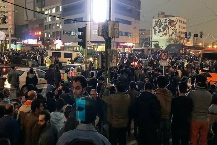 İranda etirazçılar 34 məscidi  yandırdılar