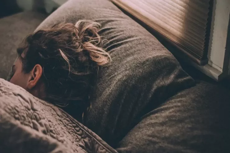 Məktəbdə dərslərin erkən başlaması  şagirdlərdə depressiya riskini  artırır?