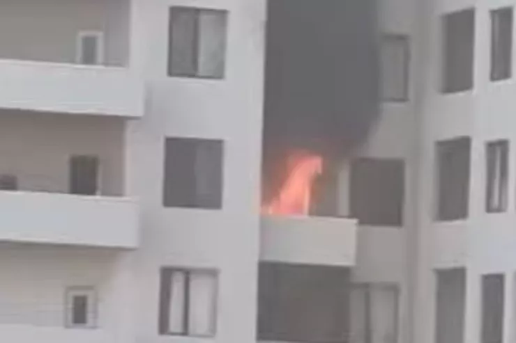 Bakıda daha bir binada yanğın  başladı