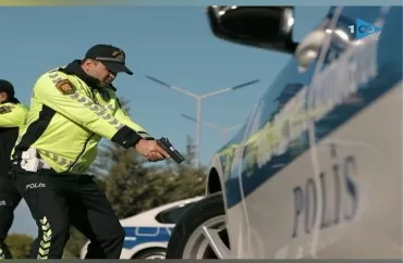 Yol polisi əməkdaşları...